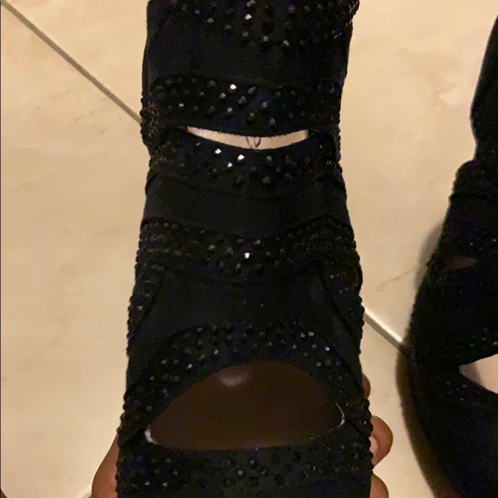 Bebe - Picture 5 of 7